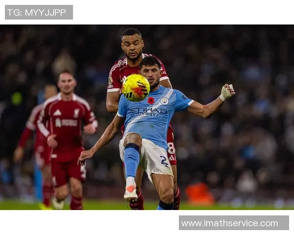 足球紧身衣球星高清图片展示，精彩瞬间尽显运动员强大实力与风采
